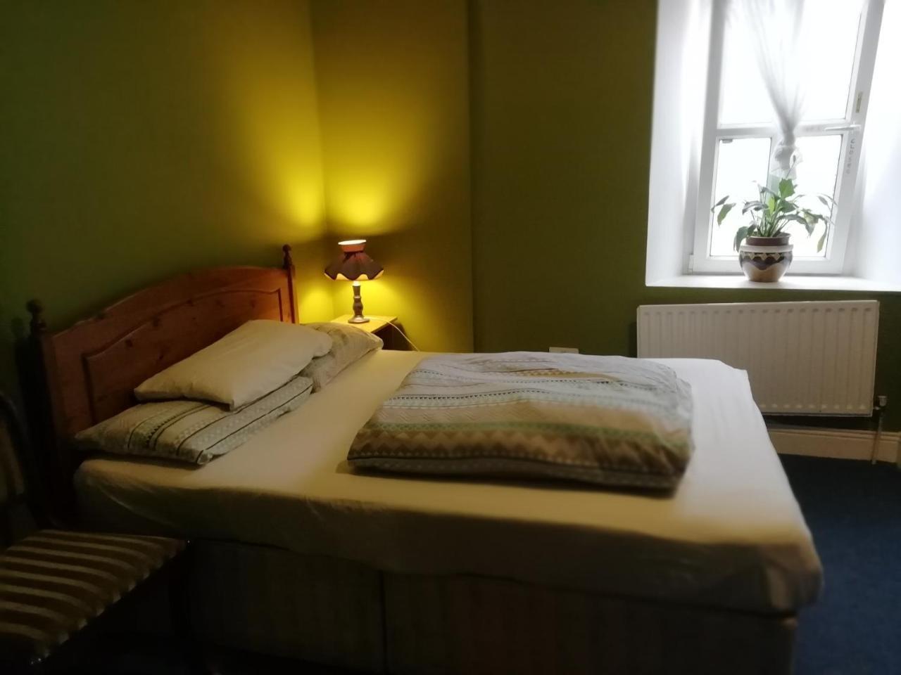Macgabhainns Backpackers Hostel Kilkenny Bagian luar foto
